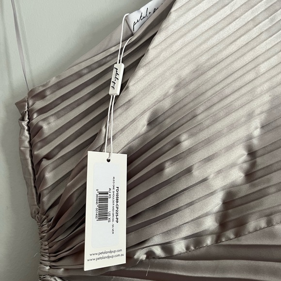 NWT Silver Petal and Pup Kleo one shoulder pleated maxi dress size XS - Picture 8 of 8